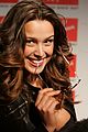 petra_nemcova_ray_ban_sunglasses