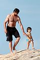 hugh-jackman-plays-with-kids