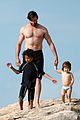 hugh-jackman-plays-with-kids