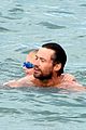 hugh-jackman-plays-with-kids