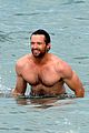 hugh-jackman-plays-with-kids