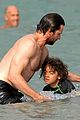 hugh-jackman-plays-with-kids