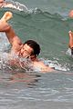 hugh-jackman-plays-with-kids