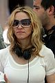 madonna-shops-for-cakes