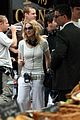 madonna-shops-for-cakes