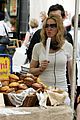 madonna-shops-for-cakes