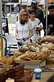 madonna-shops-for-cakes