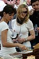 madonna-shops-for-cakes