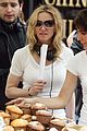 madonna-shops-for-cakes