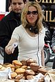 madonna-shops-for-cakes