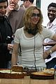 madonna-shops-for-cakes
