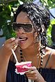 rihanna-crutches