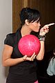 rihanna-bowling