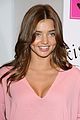 miranda-kerr-kiss