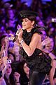 rihanna-bow