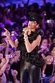 rihanna-bow