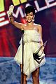 rihanna-wins-amas