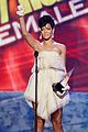 rihanna-wins-amas