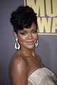 rihanna-wins-amas