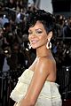 rihanna-wins-amas
