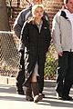 jolie-barefoot