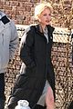 jolie-barefoot