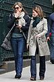 aniston-hug