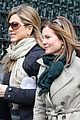 aniston-hug