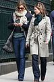 aniston-hug