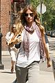 bundchen-nyc-stroll