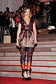 costume-leighton