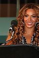 beyonce-helping