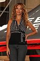 beyonce-helping