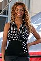 beyonce-helping