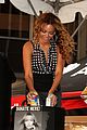 beyonce-helping