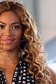 beyonce-helping