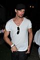 alexander-skarsgard-shoulders