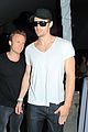 alexander-skarsgard-shoulders