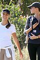 gisele-bundchen-hiking