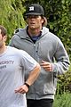 gisele-bundchen-hiking