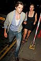 winslet-holding