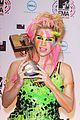 kesha-crowd