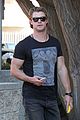 hemsworth-biceps