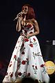 rihanna-performance