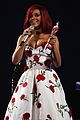 rihanna-performance