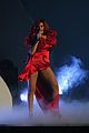 rihanna-performance
