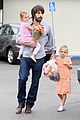 affleck-kisses