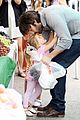affleck-kisses