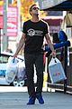 gosling-barefoot