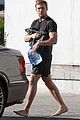 gosling-barefoot
